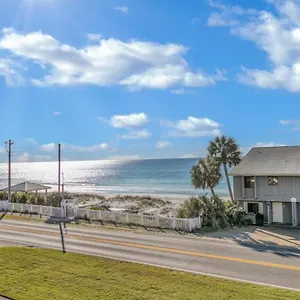 gulf-view-313-by-realjoy-vacations.hotels-destin.com/